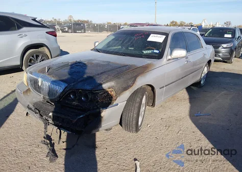 2011 Lincoln Town Car Signature Limited from USA, damaged, VIN 2LNBL8CV0BX750536